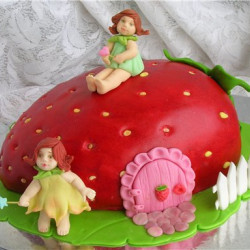Торт на День рождения в виде клубнички