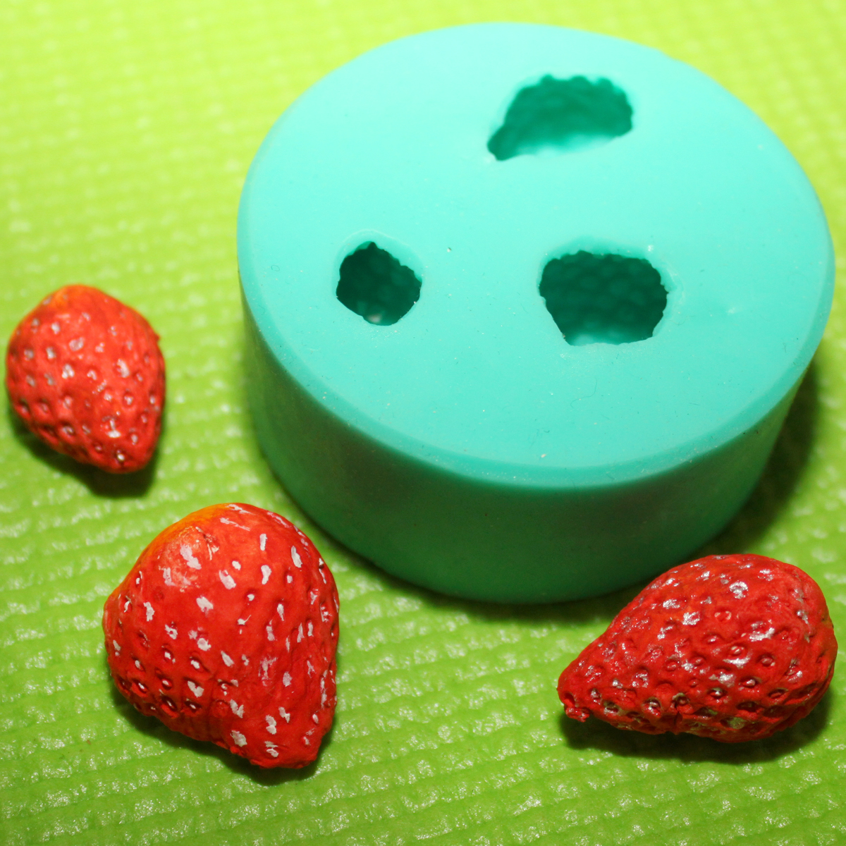 Силиконовые формы для мармелада. Силиконовые формы для полимерной глины. Силиконовая форма малина. Силиконовая форма малинки. Ягода в густом шоколаде.